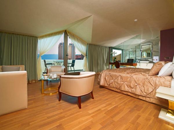 Taba Luxury Suites and Hotel : photo 5 de la chambre suite lit king-size avec baignoire spa