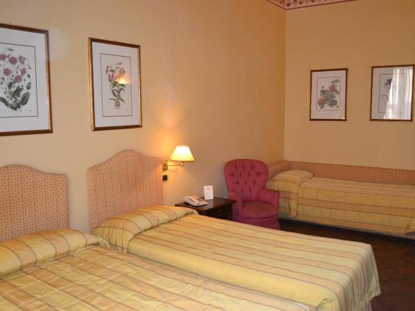 Hotel La Ville : photo 4 de la chambre chambre triple classique