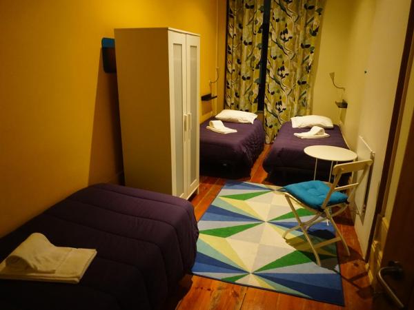 CoolHostel : photo 2 de la chambre chambre triple avec salle de bains commune