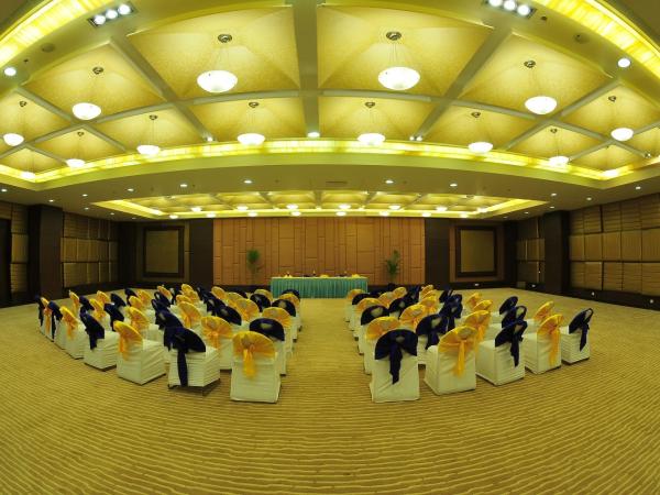 The Cambay Grand : photo 5 de la chambre chambre double premium