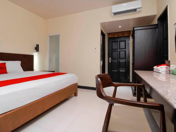 RedDoorz Plus near Halim Perdanakusuma 2 : photo 4 de la chambre chambre double