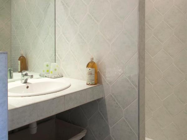 Ecuries Sainte Croix : photo 2 de la chambre chambre double céladon