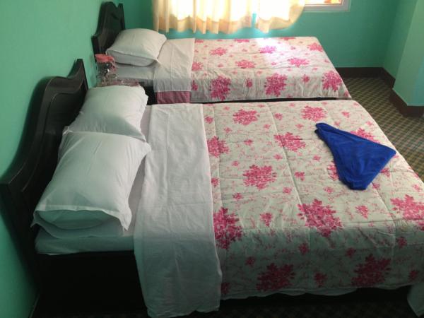 Pashupati Darshan Hotel : photo 3 de la chambre chambre triple avec balcon