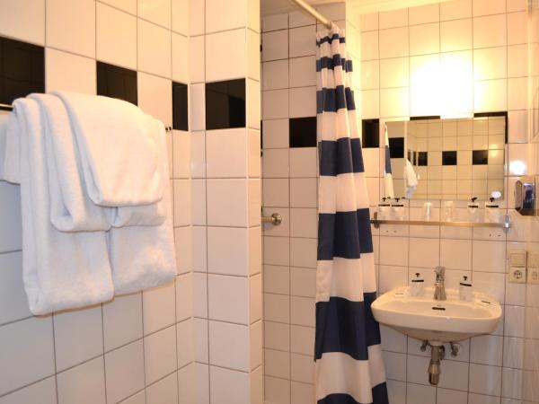 Hotel Beez : photo 7 de la chambre chambre quadruple