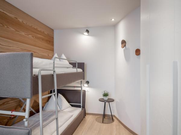 Chalet Silvretta Hotel & Spa : photo 9 de la chambre suite familiale avec balcon