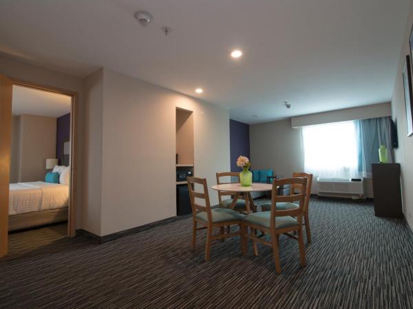 CHN Hotel Monterrey Aeropuerto, Trademark by Wyndham : photo 4 de la chambre suite lit king-size – non-fumeurs