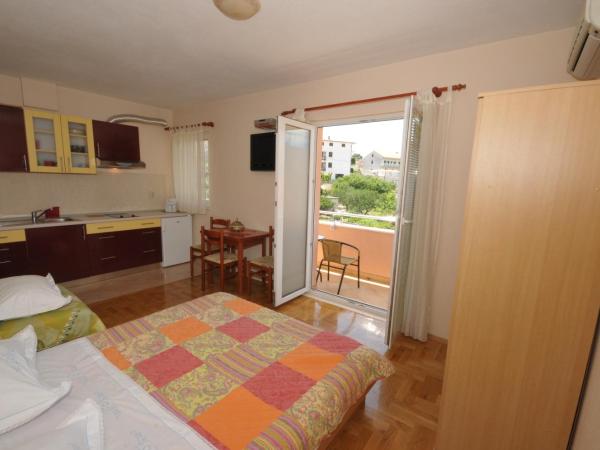 Apartments Belas : photo 1 de la chambre studio avec balcon