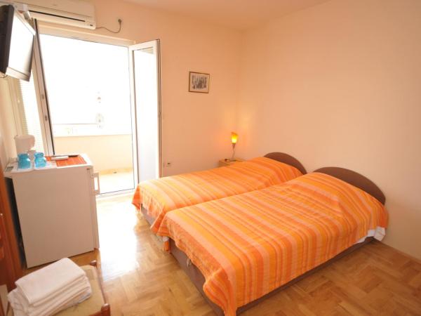 Apartments Belas : photo 1 de la chambre chambre lits jumeaux avec balcon