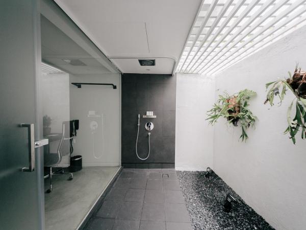 Lloyd's Inn : photo 2 de la chambre chambre deluxe double ou lits jumeaux