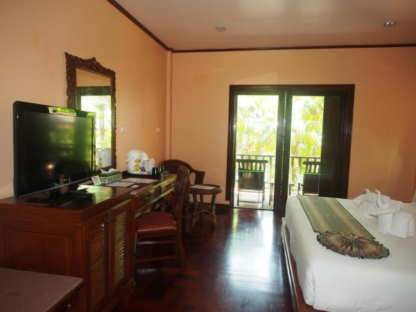 Khaolak Palm Beach Resort : photo 6 de la chambre chambre double ou lits jumeaux deluxe - vue sur montagne