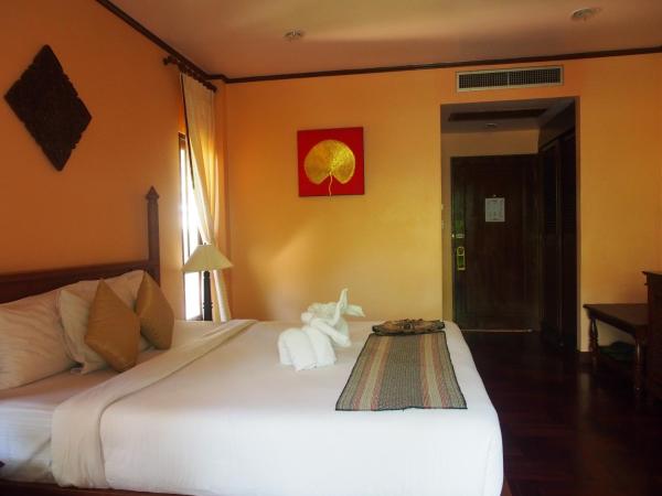 Khaolak Palm Beach Resort : photo 8 de la chambre chambre double ou lits jumeaux deluxe - vue sur montagne