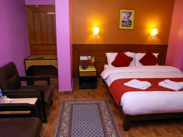 Hotel Silver Oaks Inn : photo 2 de la chambre chambre double ou lits jumeaux deluxe avec balcon