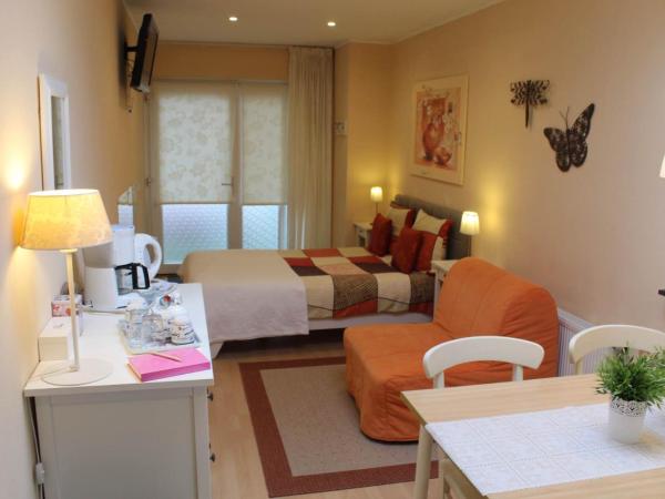 Tanja's B&B : photo 4 de la chambre chambre triple avec salle de bains privative