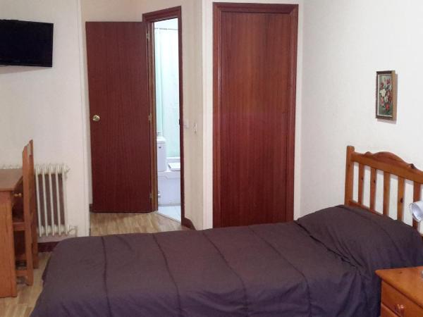 Hostal Río Paraná : photo 9 de la chambre chambre double ou lits jumeaux