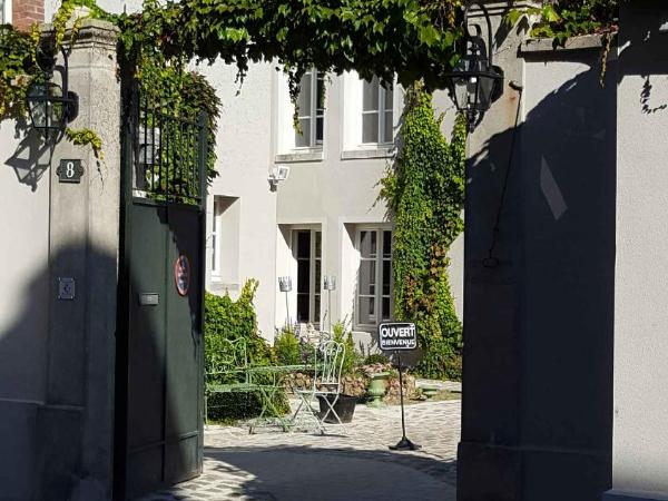 Au Jeu de Paume : photo 1 de la chambre chambre double deluxe avec baignoire