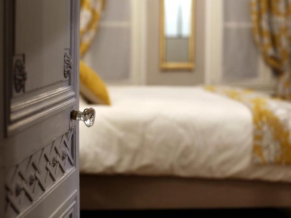 Au Jeu de Paume : photo 2 de la chambre chambre double deluxe avec baignoire