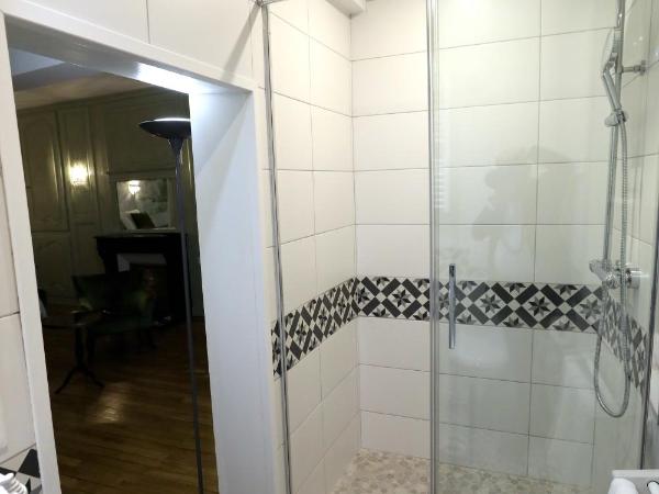 Au Jeu de Paume : photo 3 de la chambre chambre double deluxe avec baignoire