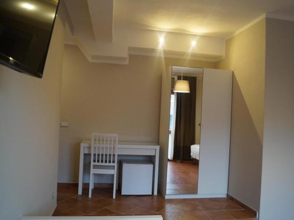 Gialel Pisa : photo 1 de la chambre chambre triple avec salle de bains privative