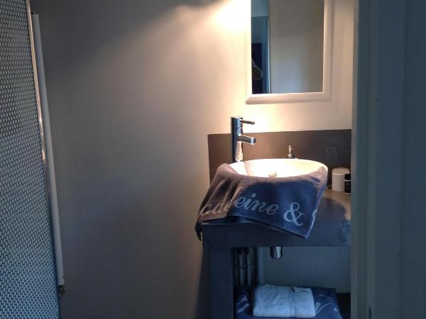 Madeleine et Cie : photo 4 de la chambre chambre quadruple avec salle de bains privative