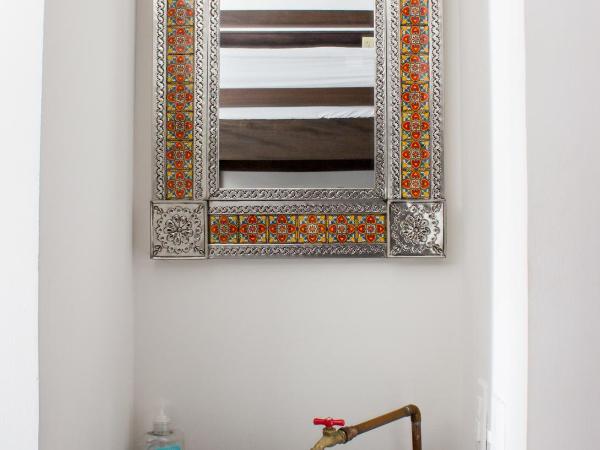 Los Muertos Hostal : photo 6 de la chambre lit simple dans dortoir de 8 lits - frida
