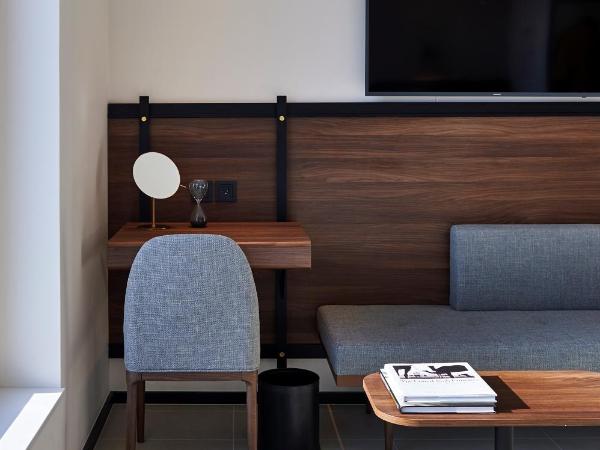 FORM Hotel Al Jadaf, Dubai, a Member of Design Hotels : photo 5 de la chambre chambre lit king-size plus - vue sur ville