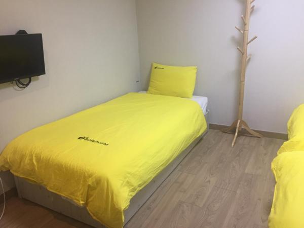 24 Guesthouse KyungHee University : photo 1 de la chambre chambre triple confort