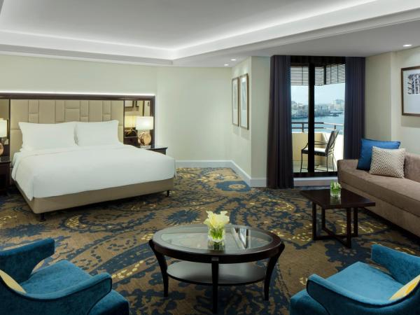 Radisson Blu Hotel, Dubai Deira Creek : photo 7 de la chambre suite junior avec accès au salon - comprend une navette gratuite pour kite beach, dubai mall / burj khalifa - vue sur crique