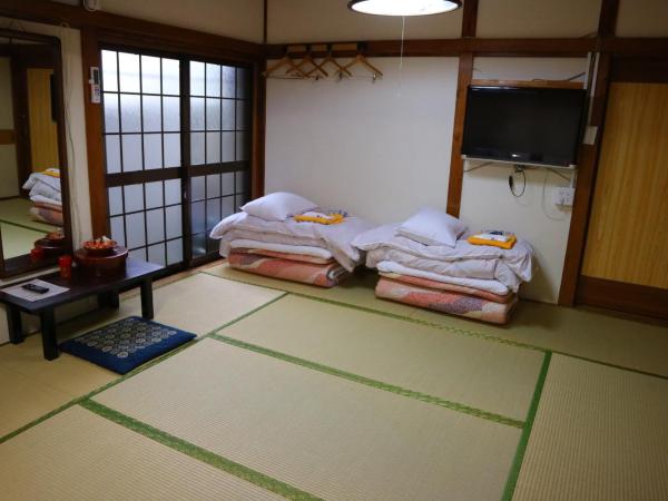 Ryokan Sansuiso : photo 5 de la chambre chambre familiale de style japonais avec salle de bains commune