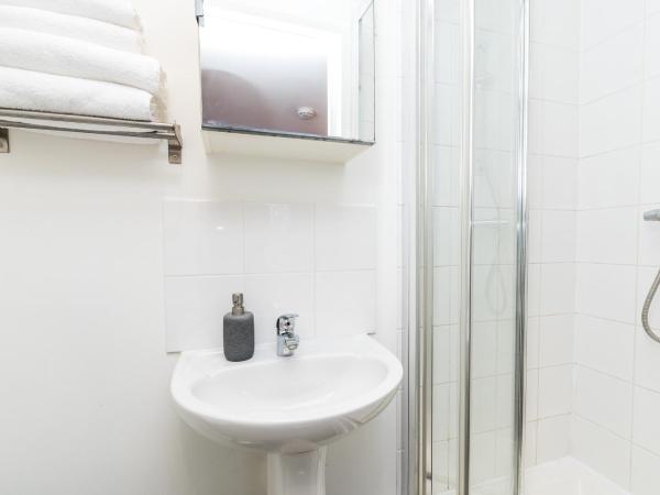 City View House : photo 6 de la chambre chambre double avec salle de bains privative