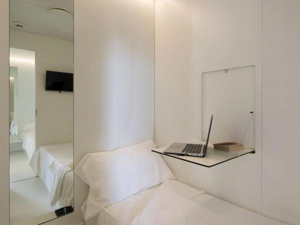 Bed & Boarding : photo 3 de la chambre chambre capsule simple avec salle de bains commune