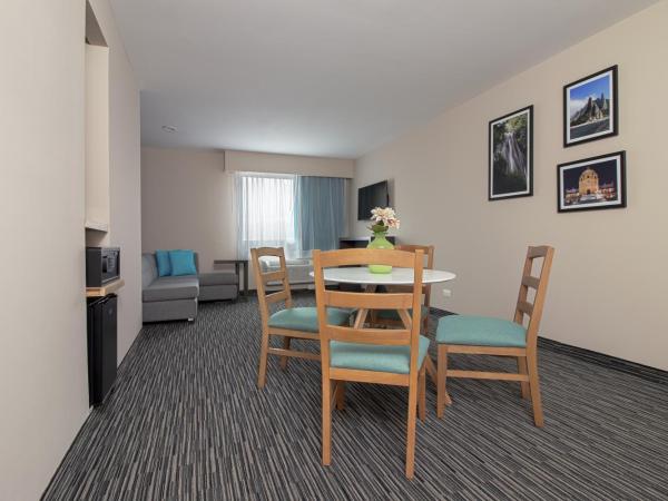 CHN Hotel Monterrey Aeropuerto, Trademark by Wyndham : photo 7 de la chambre suite lit king-size – non-fumeurs