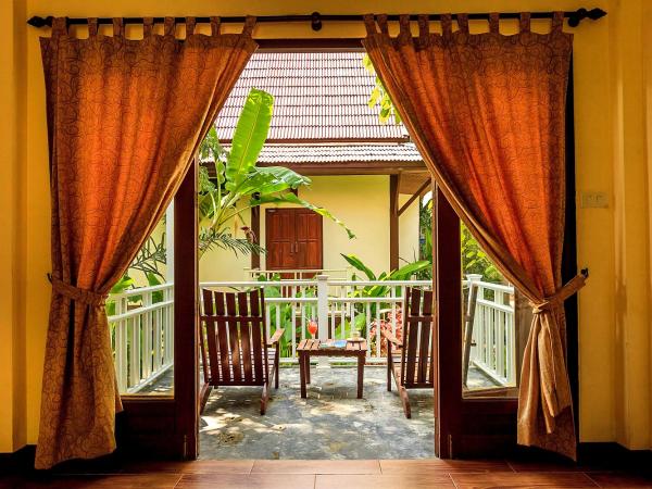 Lanta Klong Nin Beach Resort : photo 10 de la chambre bungalow deluxe - vue sur jardin