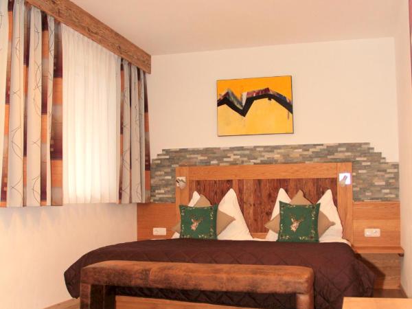 Pension Ballwein : photo 6 de la chambre chambre double avec balcon ou terrasse