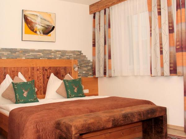 Pension Ballwein : photo 4 de la chambre chambre double avec balcon ou terrasse