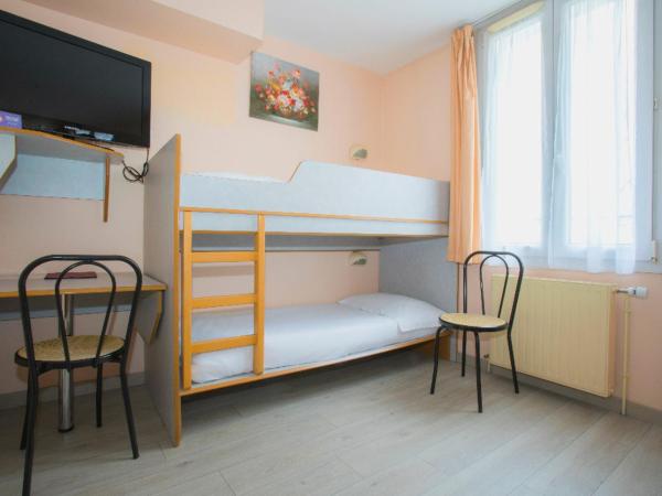 Hotel De Rosny : photo 4 de la chambre chambre quadruple