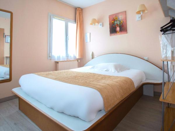 Hotel De Rosny : photo 3 de la chambre chambre quadruple