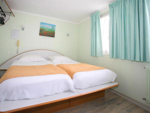 Hotel De Rosny : photo 2 de la chambre chambre lits jumeaux
