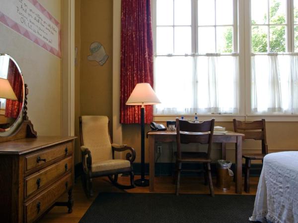 McMenamins Kennedy School : photo 1 de la chambre chambre lit queen-size