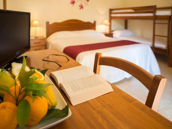 Sicily Country House & Beach : photo 1 de la chambre chambre familiale - vue sur jardin