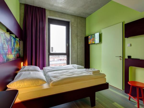 MEININGER Hotel Berlin East Side Gallery : photo 3 de la chambre chambre double pour occupation simple