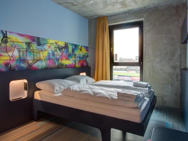 MEININGER Hotel Berlin East Side Gallery : photo 2 de la chambre chambre double pour occupation simple