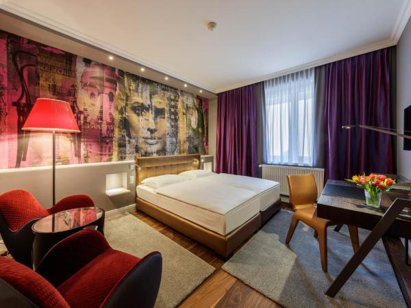Der Wilhelmshof : photo 3 de la chambre chambre double ou lits jumeaux de luxe - vue sur rue
