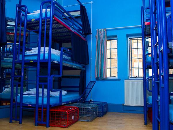 London Backpackers Youth Hostel 18 - 35 Years Old Only : photo 1 de la chambre lit dans dortoir mixte de 18 lits