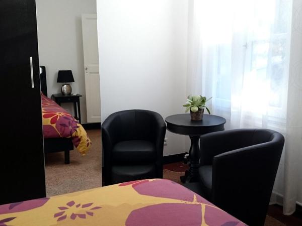 Le Clos Chez Michel : photo 2 de la chambre chambre double avec salle de bains privative - vue sur jardin