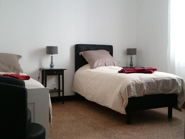 Le Clos Chez Michel : photo 1 de la chambre chambre double ou lits jumeaux avec salle de bains commune