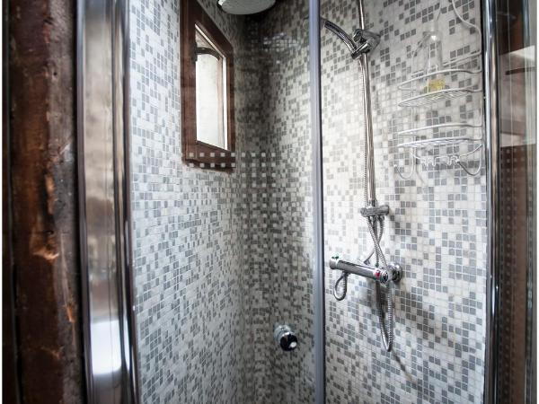 Kathedraallogies Drie Koningen : photo 5 de la chambre chambre double avec salle de bains privative extérieure