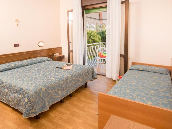 Hotel Trevi : photo 7 de la chambre chambre triple avec balcon