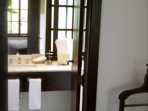 Villa Balthazar : photo 2 de la chambre chambre lit king-size - vue sur jardin