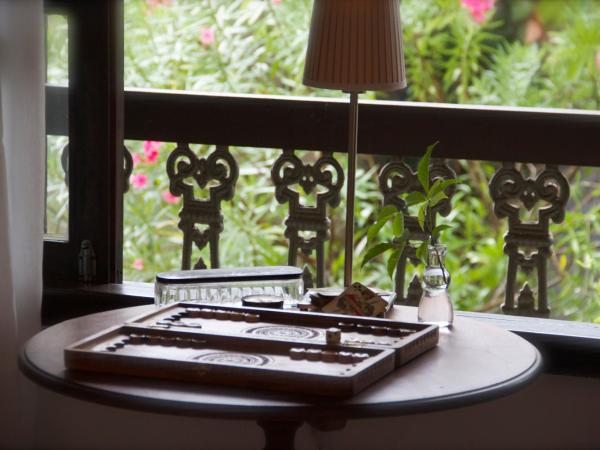 Villa Balthazar : photo 3 de la chambre chambre lit king-size - vue sur jardin