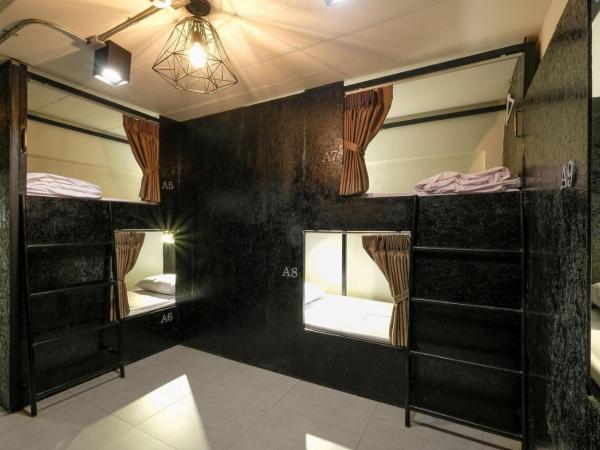 Salee Hostel : photo 6 de la chambre chambre familiale avec salle de bains commune